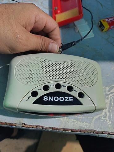 Rəqəmsal saatlı radio (LED ekranlı) - Yuxarı hissədə iri “SNOOZE” — 2