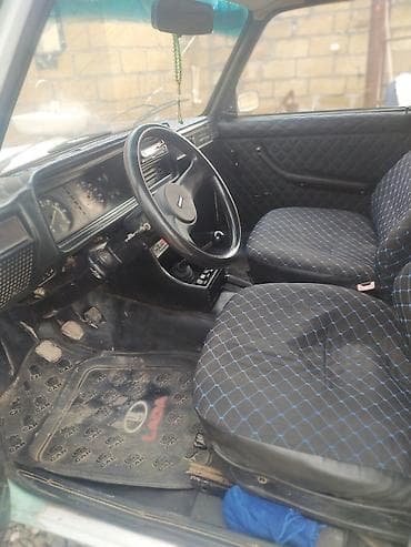 maşın satı: VAZ 2107, ağ rəng. Klassik kuzov, kvadrat faralar və xrom-qara ön — 4