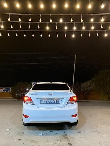 qazel satış: Hyundai Accent sedan — ağ rəng, 4 qapı, kompakt şəhər avtomobili — 4