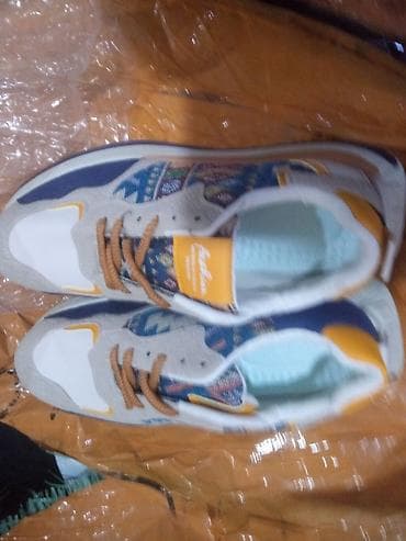 Ботинки: Uniseks idman krossovkası - Rənglər: ağ, boz, lacivərd və sarı — 2