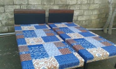 seyf qapilar bakida: Carpayi — 1