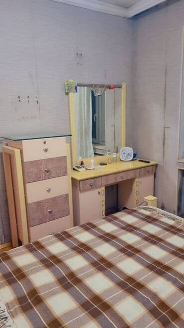 kiraye evler xacmaz: Yeni günəşli,daş karxanasının yanında,9 mərtəbənin,5-ci mərtəbəsində,2 — 4