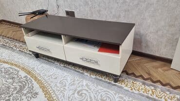 Düz TV altlığı, Polkalı, Laminat, Türkiyə