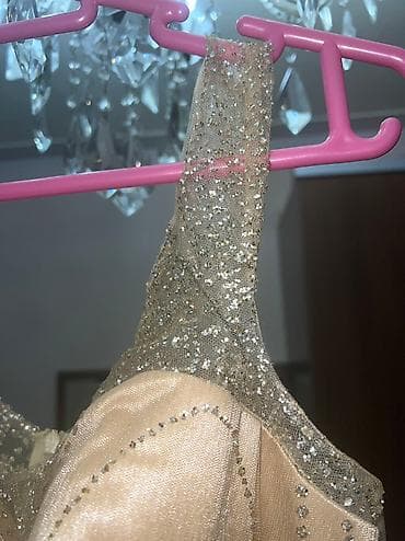 Şəxsi əşyalar: Ziyafet donu
Yenidir
Birka uzerinde
Uzerinde agir daslar var — 4