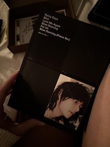 divar resmleri: Məhsul: “LAYOVER” (TaeHyung/V) albomunun orijinal xüsusi boks seti — 9