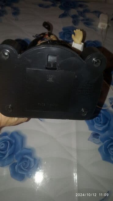 oyuncaq robot: Пират на батарейках 
Высота 35 см 
zənğ edin — 3