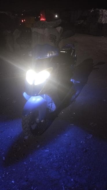 moto 150cc: Skuter – şəhər içi yüngül və qənaətcil nəqliyyat - Korpus: mavi-ağ — 1