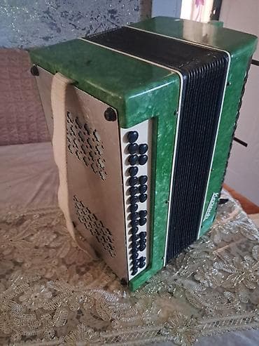 instrumenti: Məhsul: Kazan (Казань) markalı bayana qarmon Xüsusiyyətlər: - Korpus — 3