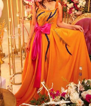 almaniyada saat neçədir: 38/40 razmer
parçası türkiyeden alınıb üstü el işidir
200 azn — 2