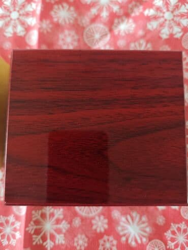 Hədiyyəlik Qadın qol saatı – qızılı rəng, daş bəzəkli hədiyyə qabında