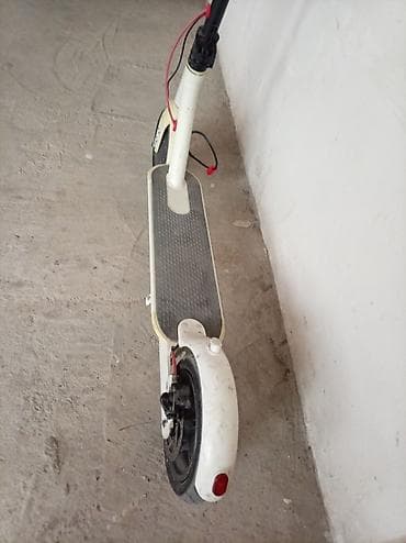 Velosiped ehtiyyat hissələri: Skuter şəkildə balaca görsənir ən yekələrdəndir batariyasi ölüb oda 90 — 2