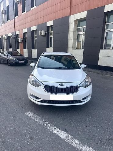 byd satilir: Kia Cerato (Forte) sedan – ağ rəng, Azərbaycan nömrə nişanı 77-RT-173 — 2