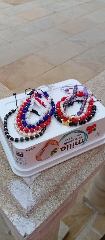 40 düymə sırğa: Rəngarəng boncukdan hazırlanmış elastik qolbaqlar dəsti - Material — 2