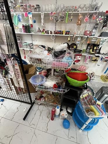 vitrin dolab: Masa 55 azn Divar setkalari her biri 10 azn Ayaqli setka 35 azn Sebet — 6