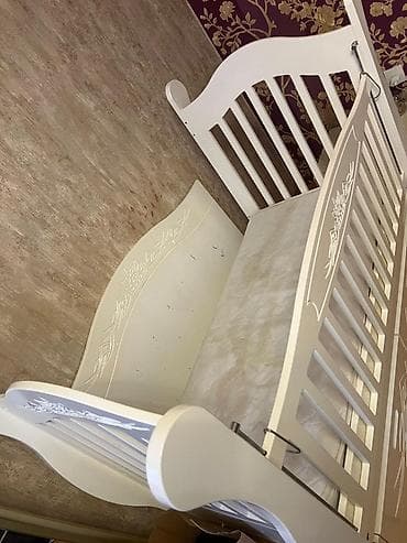 Для девочки и мальчика, Четырехугольная, Колыбель, Без бортиков, С матрасом, С механизмом качания — 1