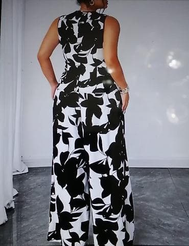 ağ sandallar: Qara-ağ rəngli, iri çiçək naxışlı kombinezon - Model: qadın — 2