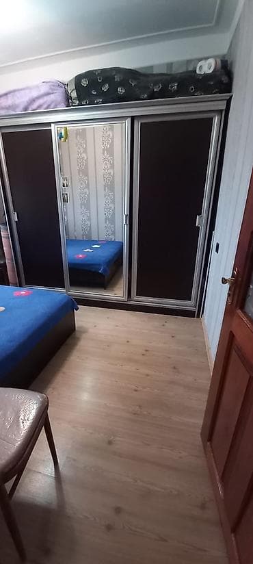 mesdaga ev: Sumqayıt 8 mkda 5/5, 2 otağlı əşyalı ev aylığı 350 Azn. Suyu daimidir — 8