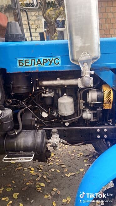 kredite masin: Belarus MTZ traktoru (mavi), 2009 il buraxılışı. Texniki — 2