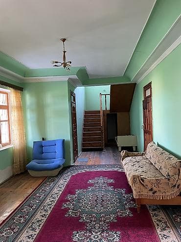 sebail rayonunda satilan heyet evleri: Ev 12*16 dır ölçüsü Torpaq sahəsi 11 sot dur. Şəxsi qapısı. Su işıq — 4