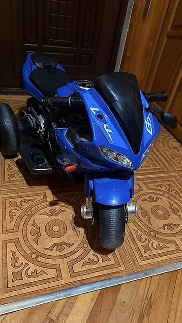ev masin: Uşaq üçün elektrikli üçtəkərli motosiklet - Rəng: mavi-qara, idman — 6
