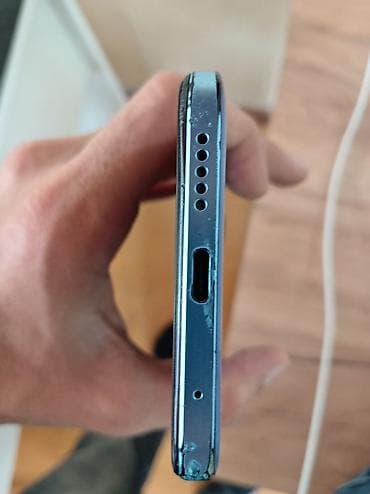 Məhsul: Smartfon (USB-C girişli, 3.5 mm qulaqcıq çıxışlı) Təsvir: -