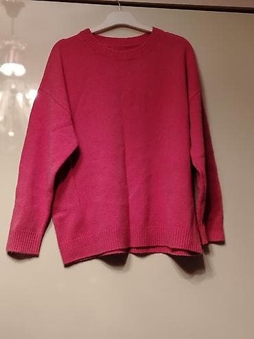 Qadın sviteri – tünd çəhrayı/mağenta rəngdə. - Model: oversize kəsim