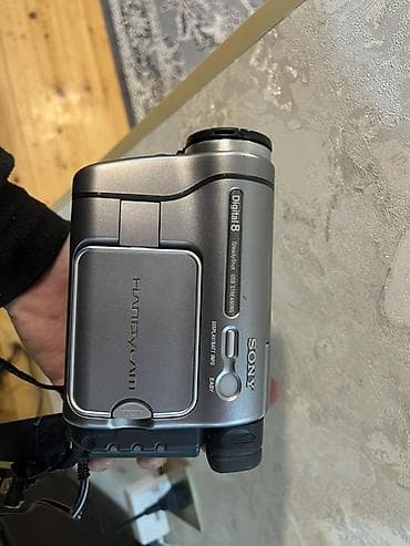 Kompüter, noutbuk və planşetlər: Sony Handycam Digital8 videokamera Xüsusiyyətlər: - Digital8 kasseta — 4