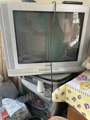 televizo: Samsung kineskop televizor ve televizor altligi - Ekran: təxminən — 1