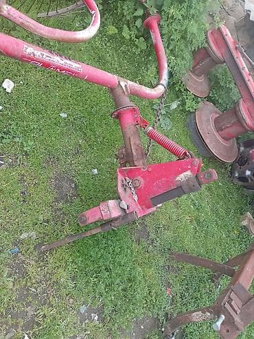 Ot yığımı üçün traktor qoşqusu – barmaqlı fırlanan çarxlı ot yığan
