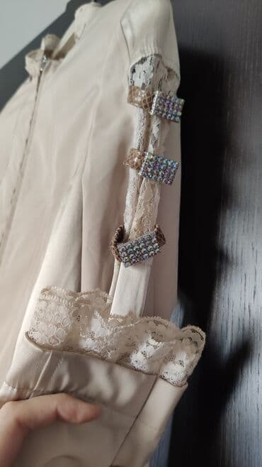 qadin ucun is elanlari: Gizia brendinin pencəyidir. Səliqəli geyinilib. Alan peşman olmaz — 3