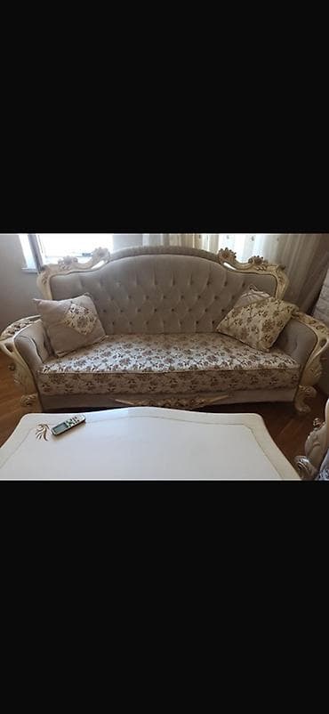 divan olcusu: Klassik üslubda dəst mebel Tərkib: - 3 nəfərlik divan – yumşaq velür — 6