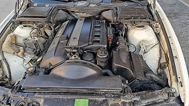 2 8 mator: BMW 5 series: 2.5 l | 2000 il Sedan — 8