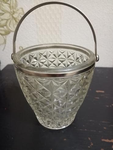 Qədimi konfet qabı
3ədəddir.1ədədi 10manat