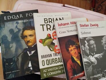 Kitab dəsti Dəstdə 4 kitab var, hamısı Azərbaycan dilində: - Edqar