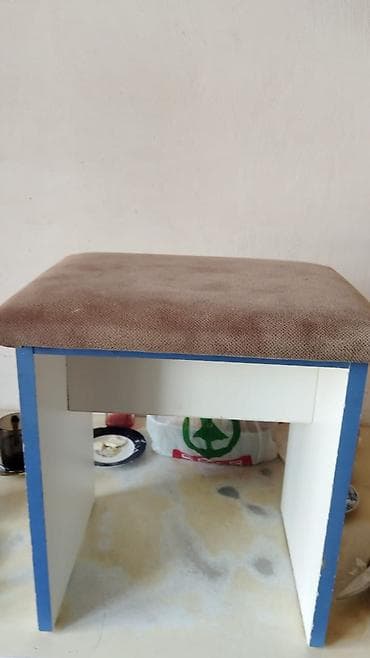 Yumuşaq oturacaqlı taburetka - Material: ağ rəngli MDF/LDSP korpus