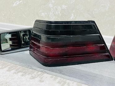 Mercedes W 124,arxa sol fara yaxşı vəziyyətdədir