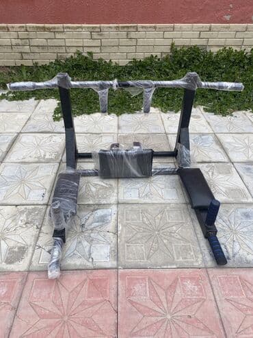 ev turniki: Universal qapıya asılan turnik–press–dips trenajoru Məhsul haqqında — 2