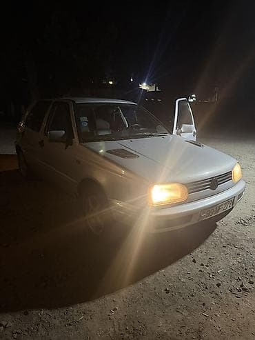 ford tranzit 1998: Volkswagen Golf (Mk3) – ağ rəngli, 5 qapılı hetçbek. Xüsusiyyətlər: - — 1