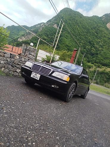 kia ceed sw: Mercedes-Benz C-Class (W202) sedan - Kuzov: 4 qapılı sedan, qara rəng — 2