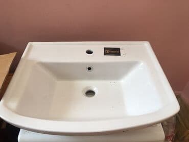 hamam ucun vannalar: Ağ rəngli, keramikadan hazırlanmış, düzbucaqlı formalı lavabo. Tək — 1
