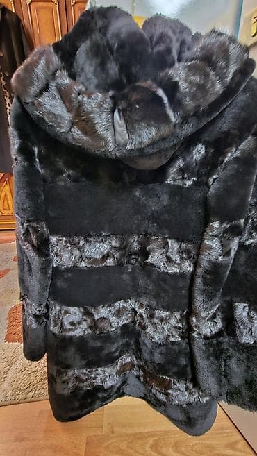 kofta m: Qara rəngdə qadın kürk palto, təmiz norka - Model: kapüşonlu, düyməli — 2