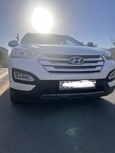 keys sat: Hyundai Santa Fe, ağ rəng, 4WD krossover/SUV. Xüsusiyyətlər: - Tam — 1