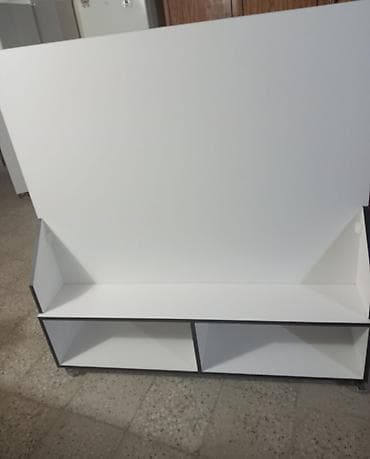 Stend vitrinləri: Mağaza üçün vitrinalı stend - Material: ağ laminat/MDF lövhə — 2