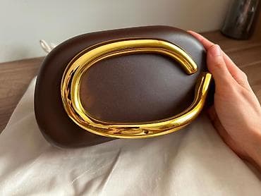 yun qadın şap şapları: Qəhvəyi mini əl çanta – qızılı metal detalla - Material: hamar — 1