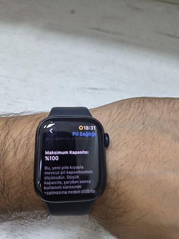 sensor saatlar: Apple Watch Series 8, 41 mm (GPS). Qara aluminiy korpus və qara — 3