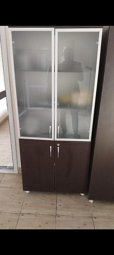 ikinci mebel: Ofis mebelləri dəsti Tərkibi: - Toplantı/iş masası: iri ölçülü — 5