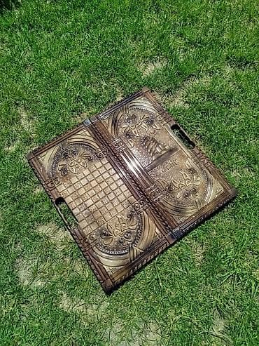 Hədiyyəlik əl işləri olan qoz ağacından hazırlanmış diplomat