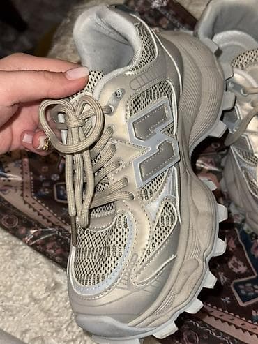 kişi krasovkaları: Əla vəziyyətdədir, bir iki dəfə geyilib butikdən 65 aznə alınıb — 2