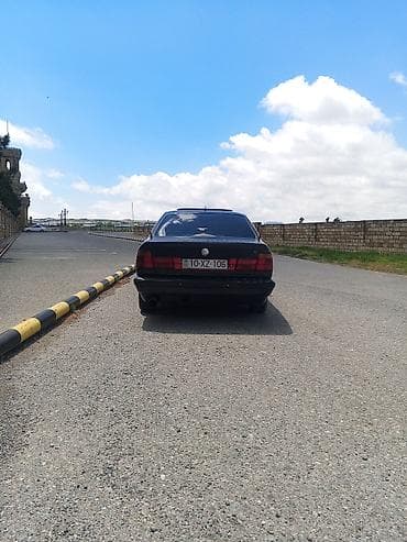 range rover buferi: BMW 5 Series E34 sedan - Korpus: qara rəng, klassik E34 dizaynı — 4