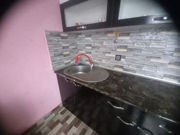 Qazanlar: Mətbəx mebeli dəsti - Üst dolablar: ağ və şüşə vitrinli modullar — 5